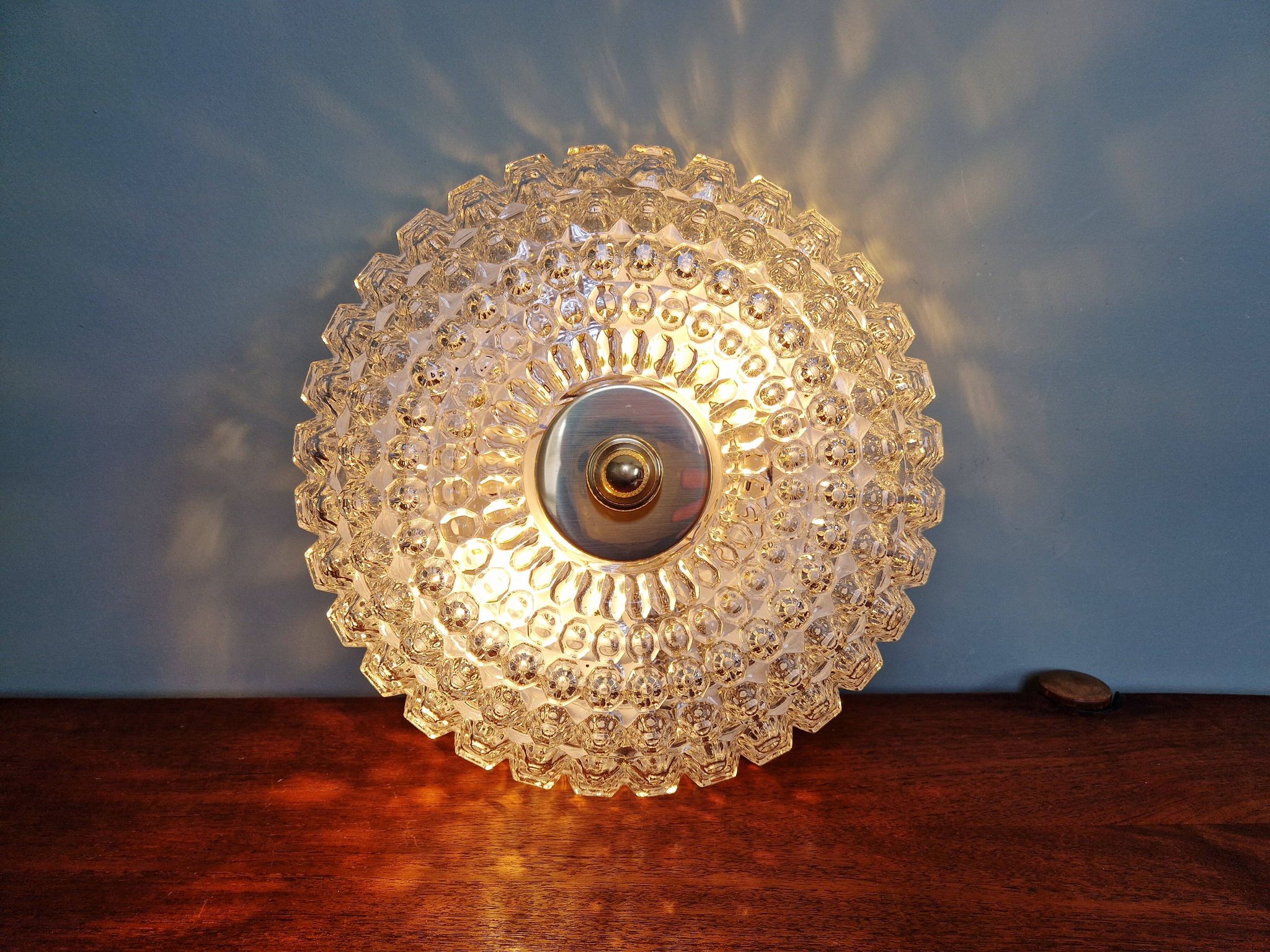 Grand plafonnier en verre alvéolé et laiton, Glasshütte Limburg, 1970