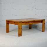 Table basse en pin. France, circa 1970