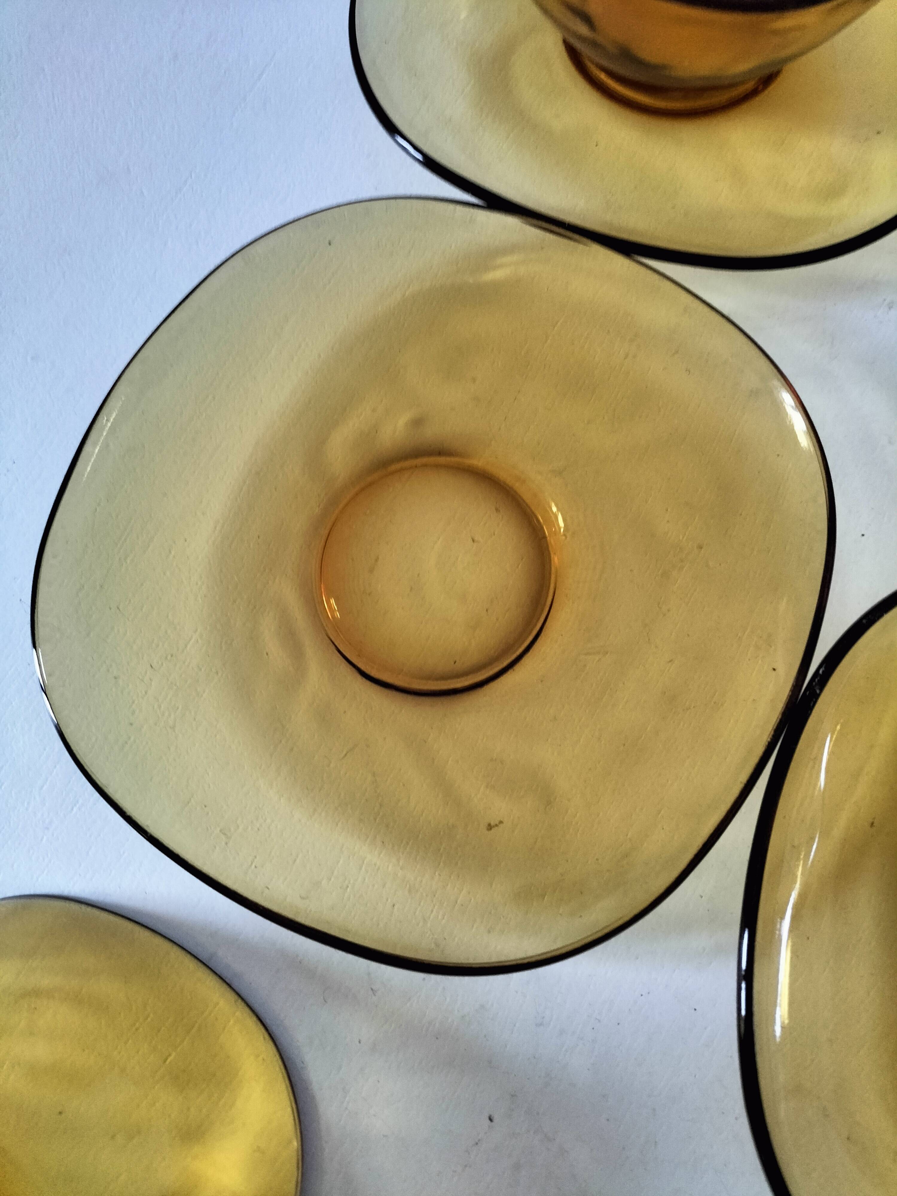 4 cups and saucers VERECO amber