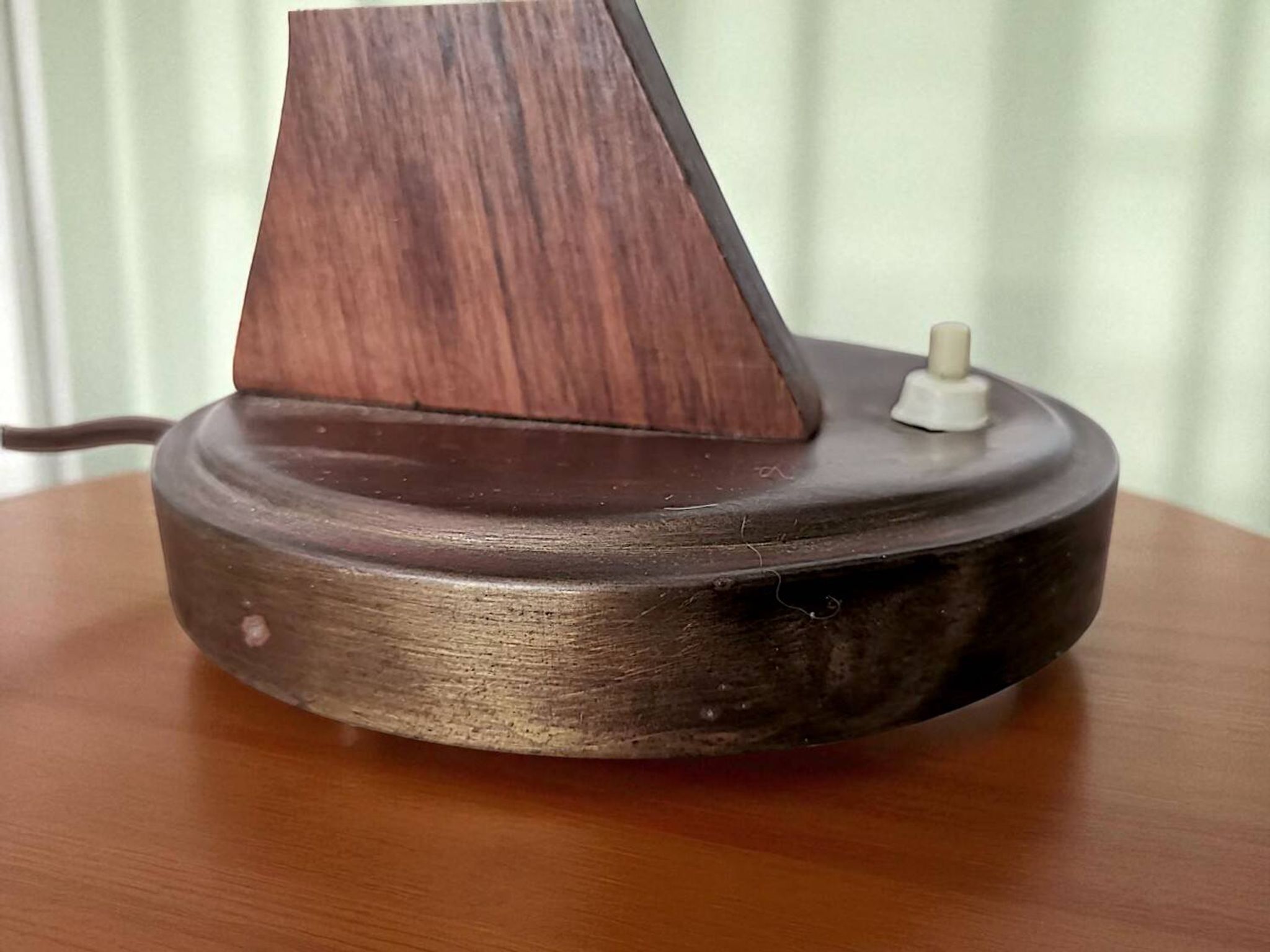 Lampe de bureau en bois de style mid-century moderne