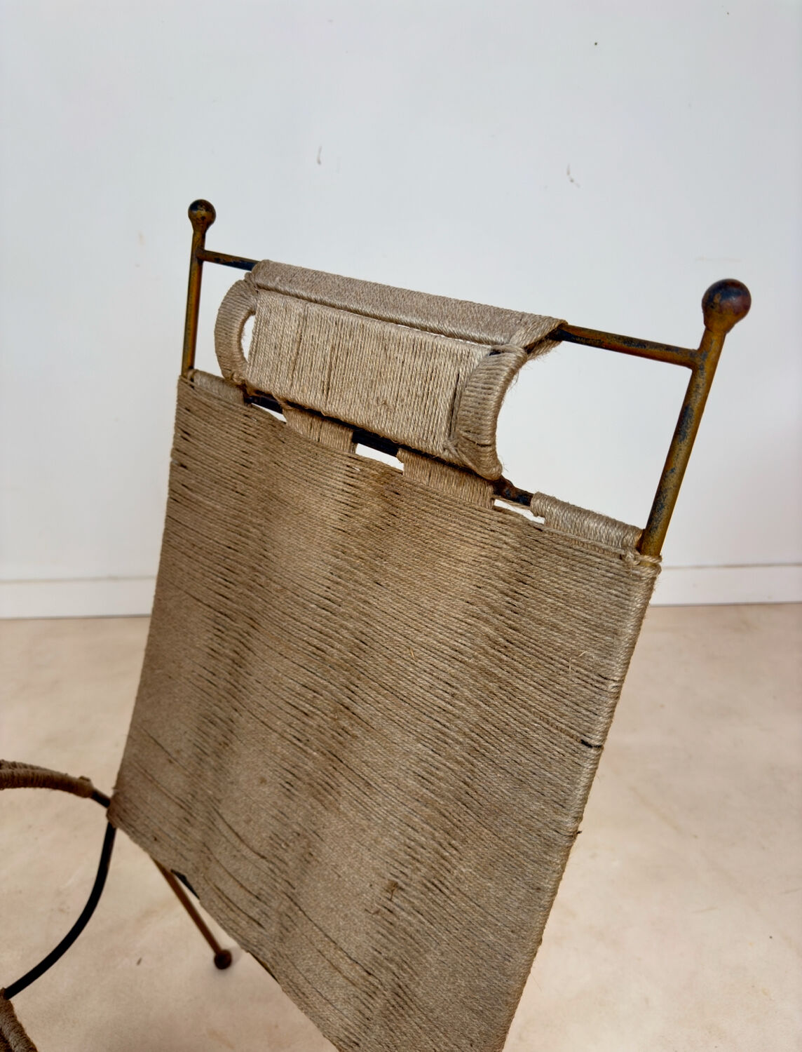 Fauteuil en métal cordé