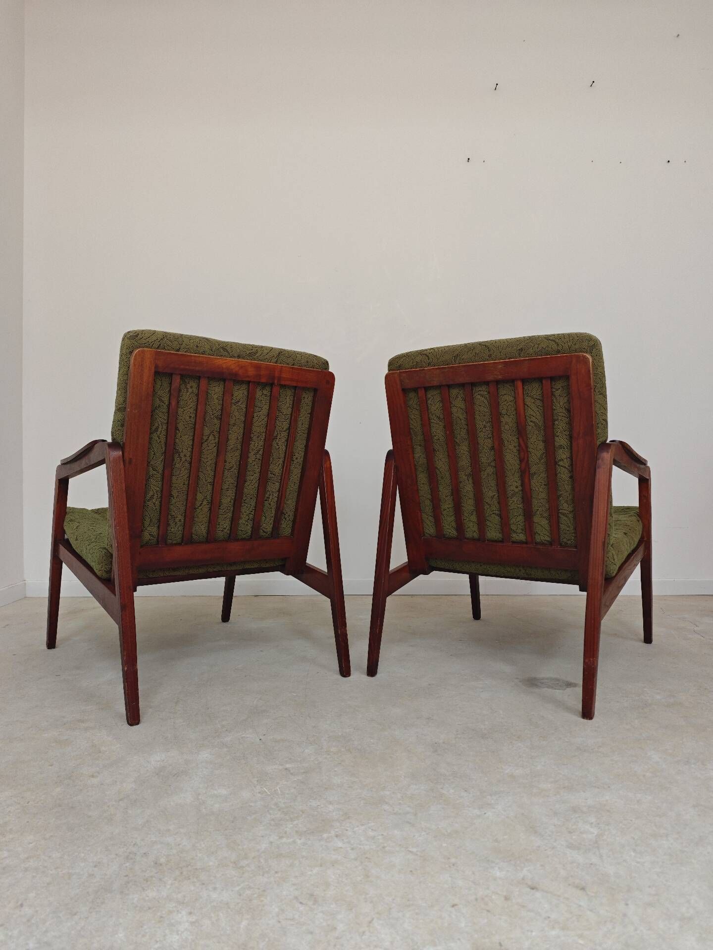 Pair of wooden armchairs Uluv green fabric 1960