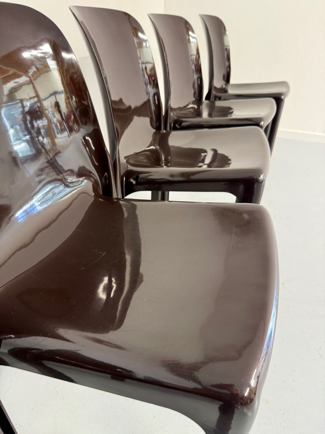 Set of 5 Selene plastic chairs designed by Vico Magistretti Artemide