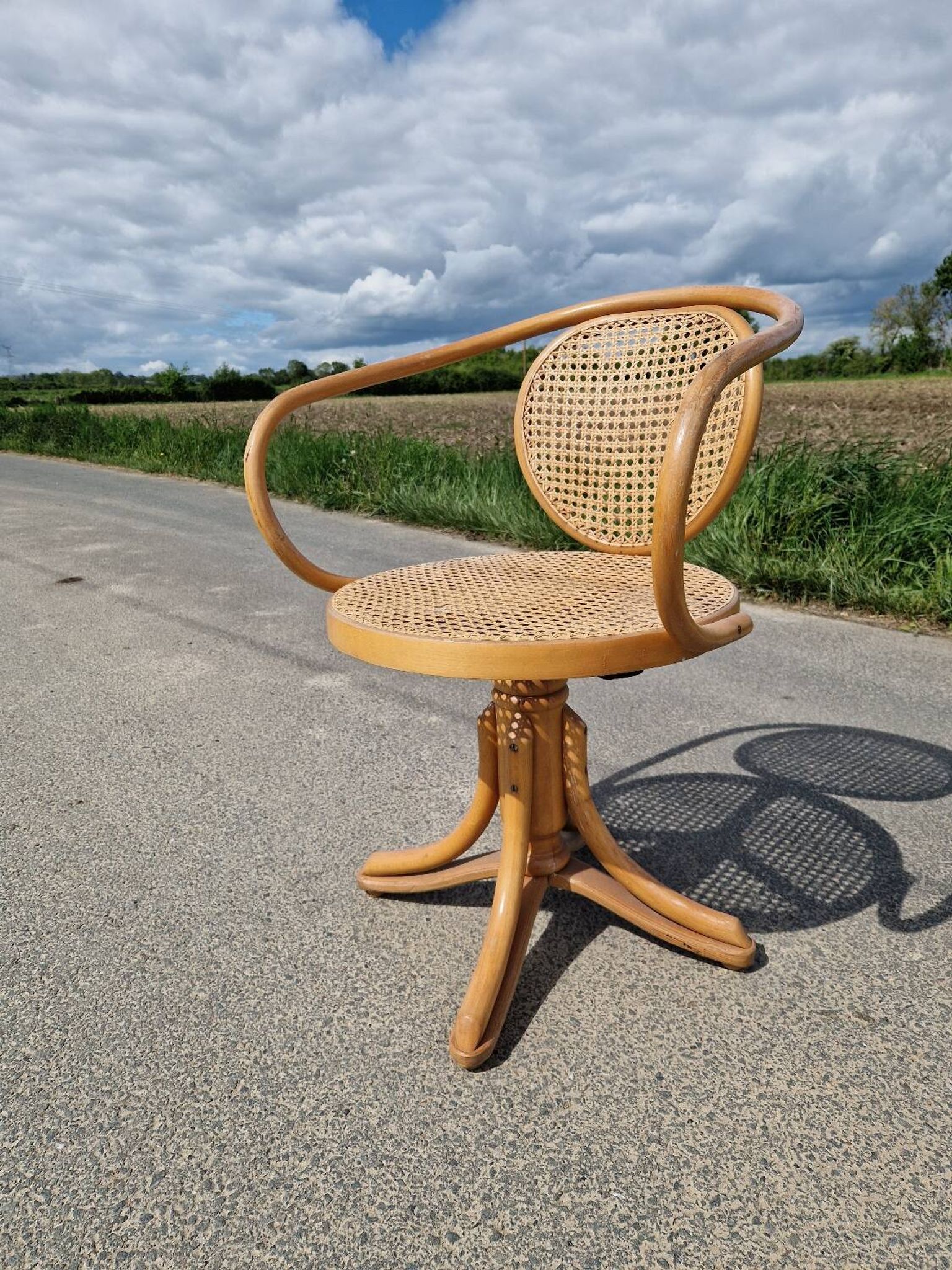 Thonet 5501 curved wood armchair