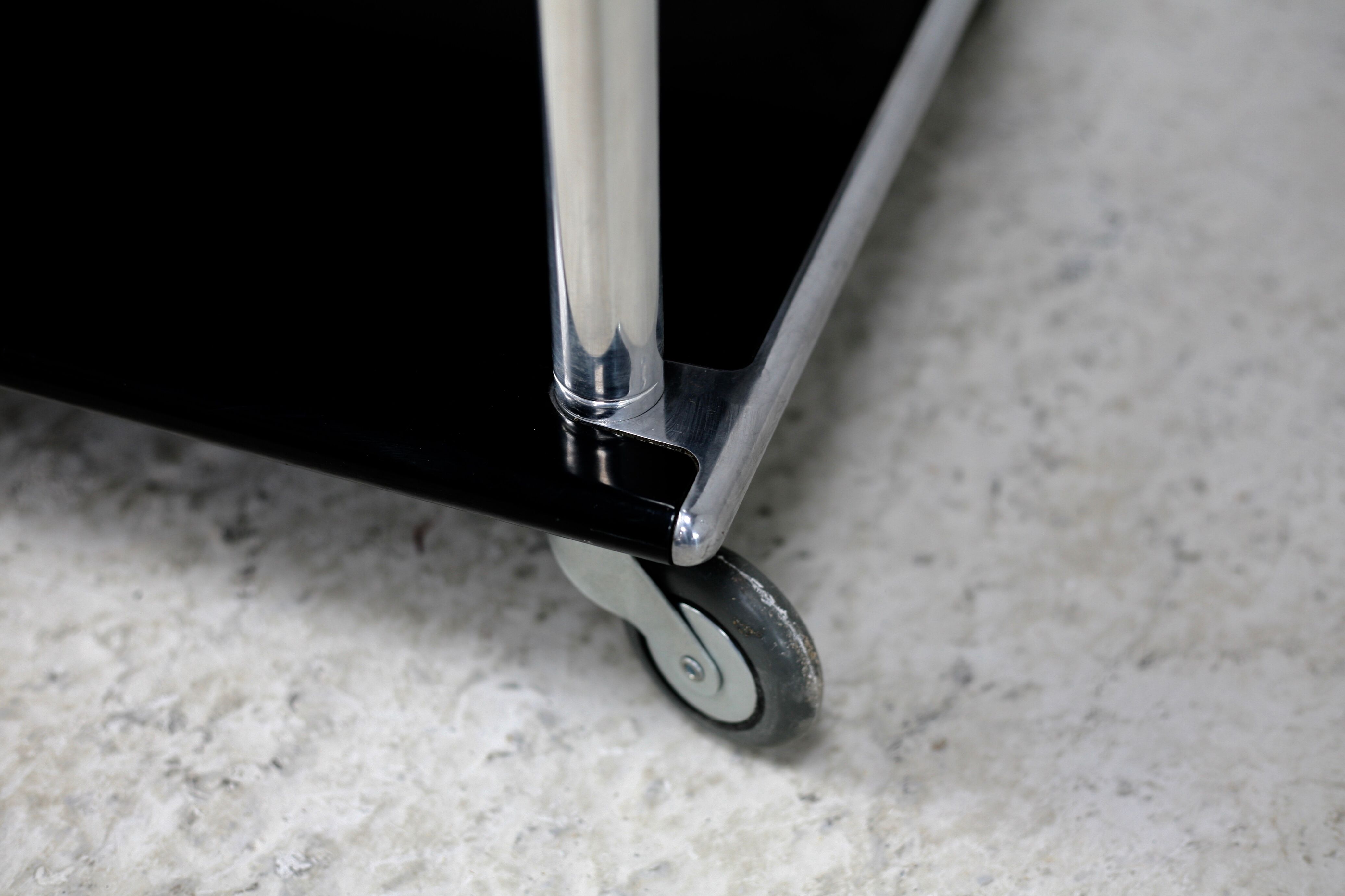 Coffee table "space age" in black lacquered steel