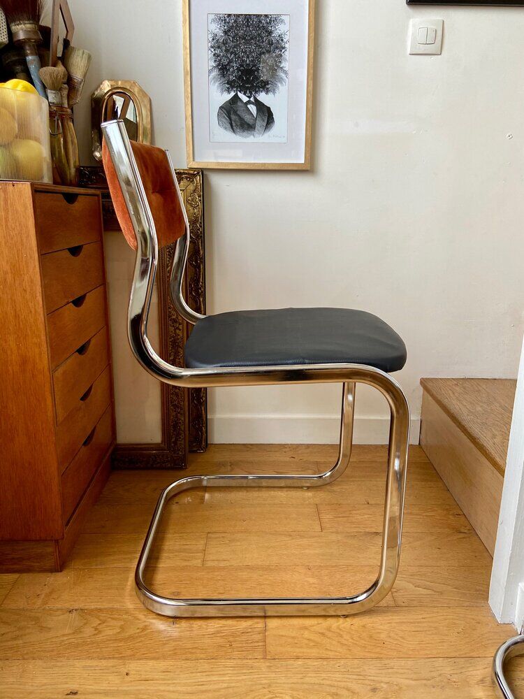 Paire de chaises en nubuck, skaï et aluminium chromé