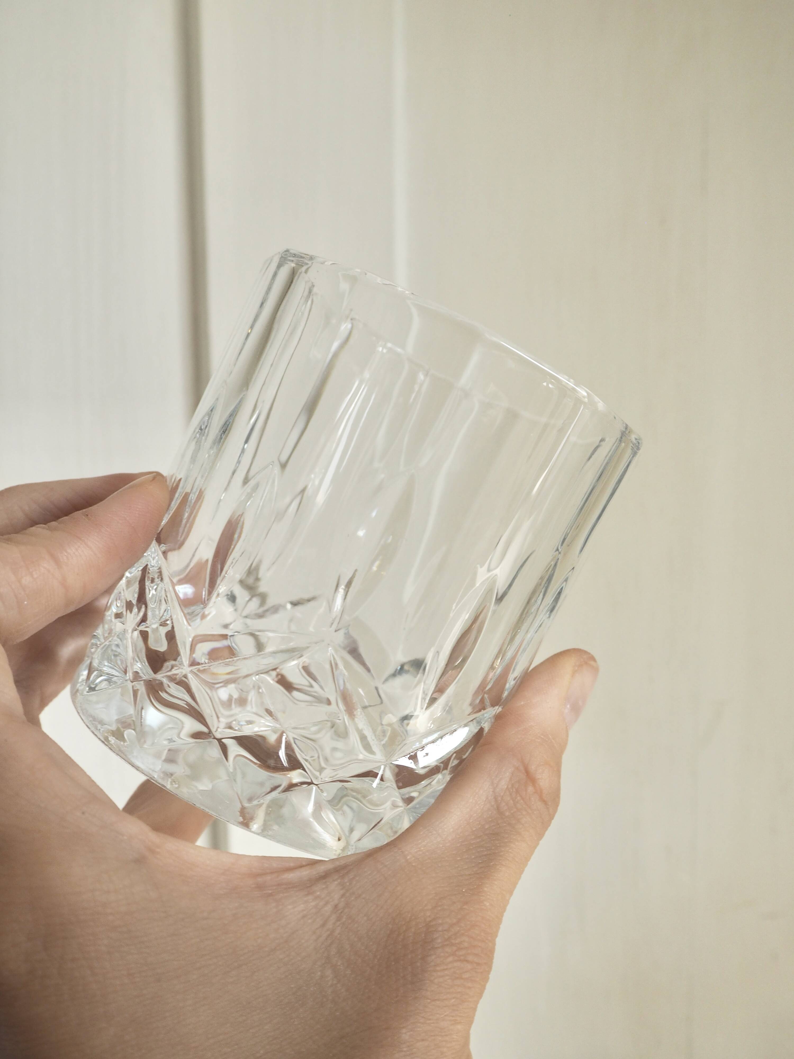 Glass whisky carafe with 4 glasses