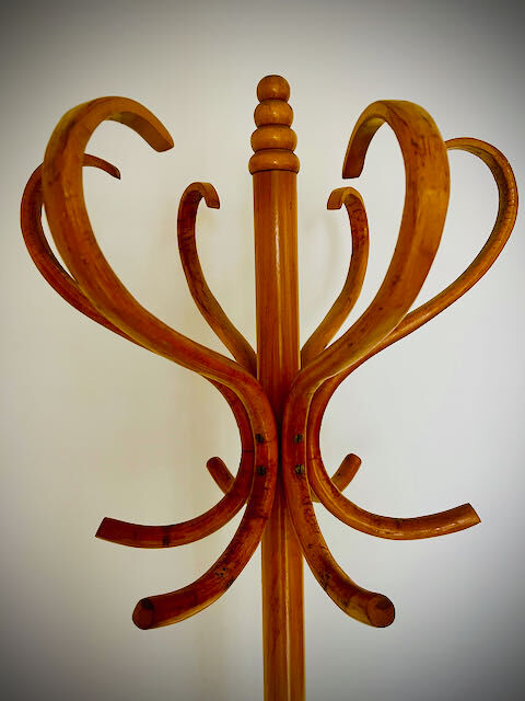 Parrot coat rack on beech legs