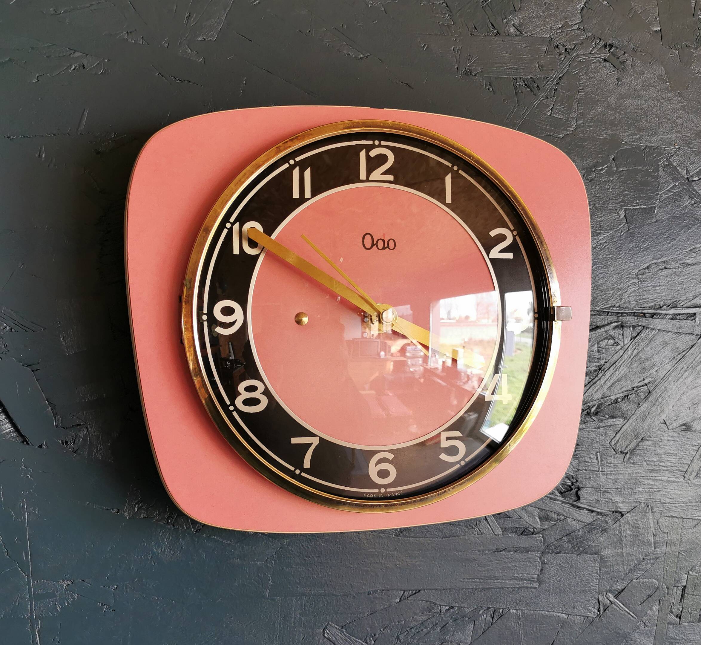 Vintage formica clock silent trapeze wall pendulum "Odo pink black"