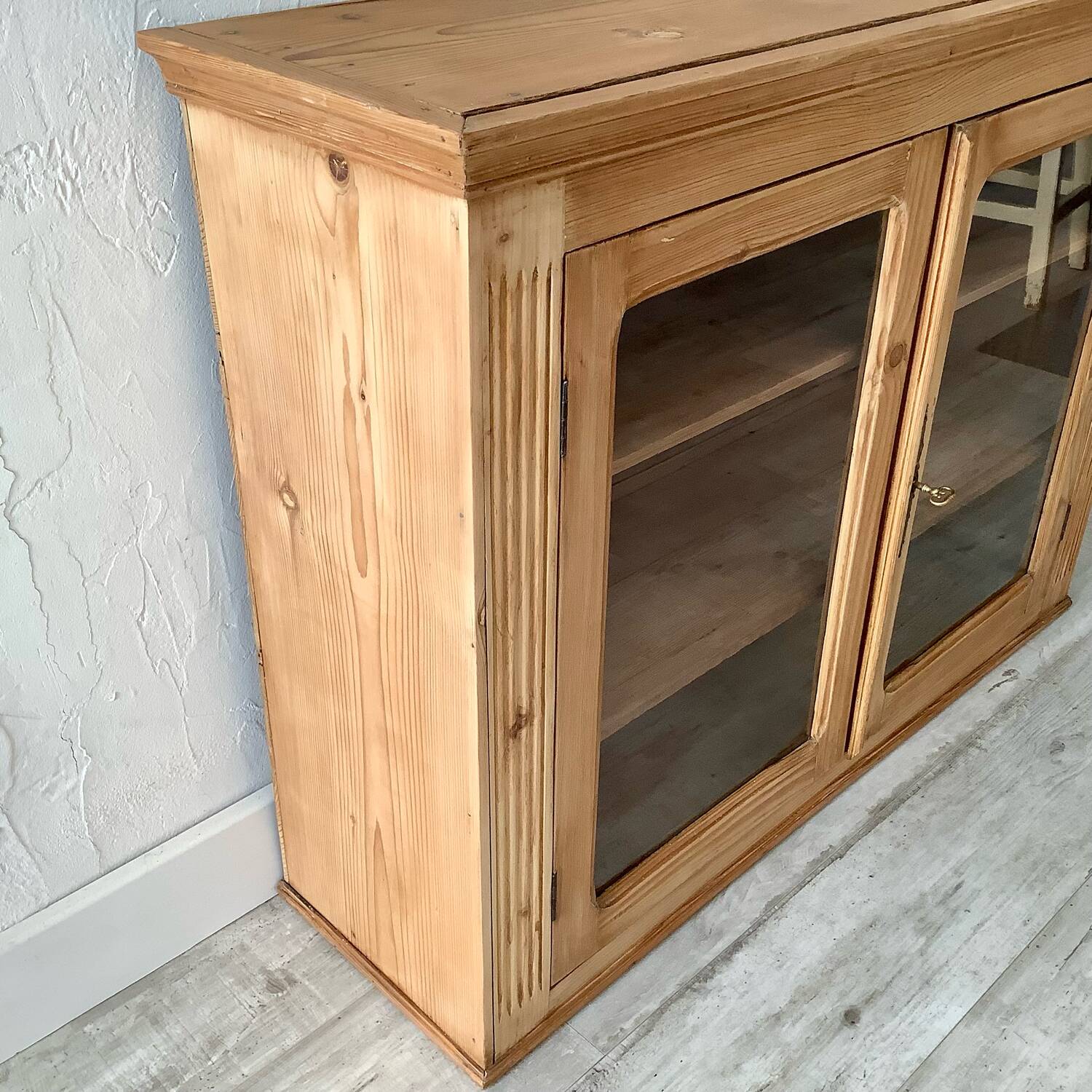 Parisian buffet dresser