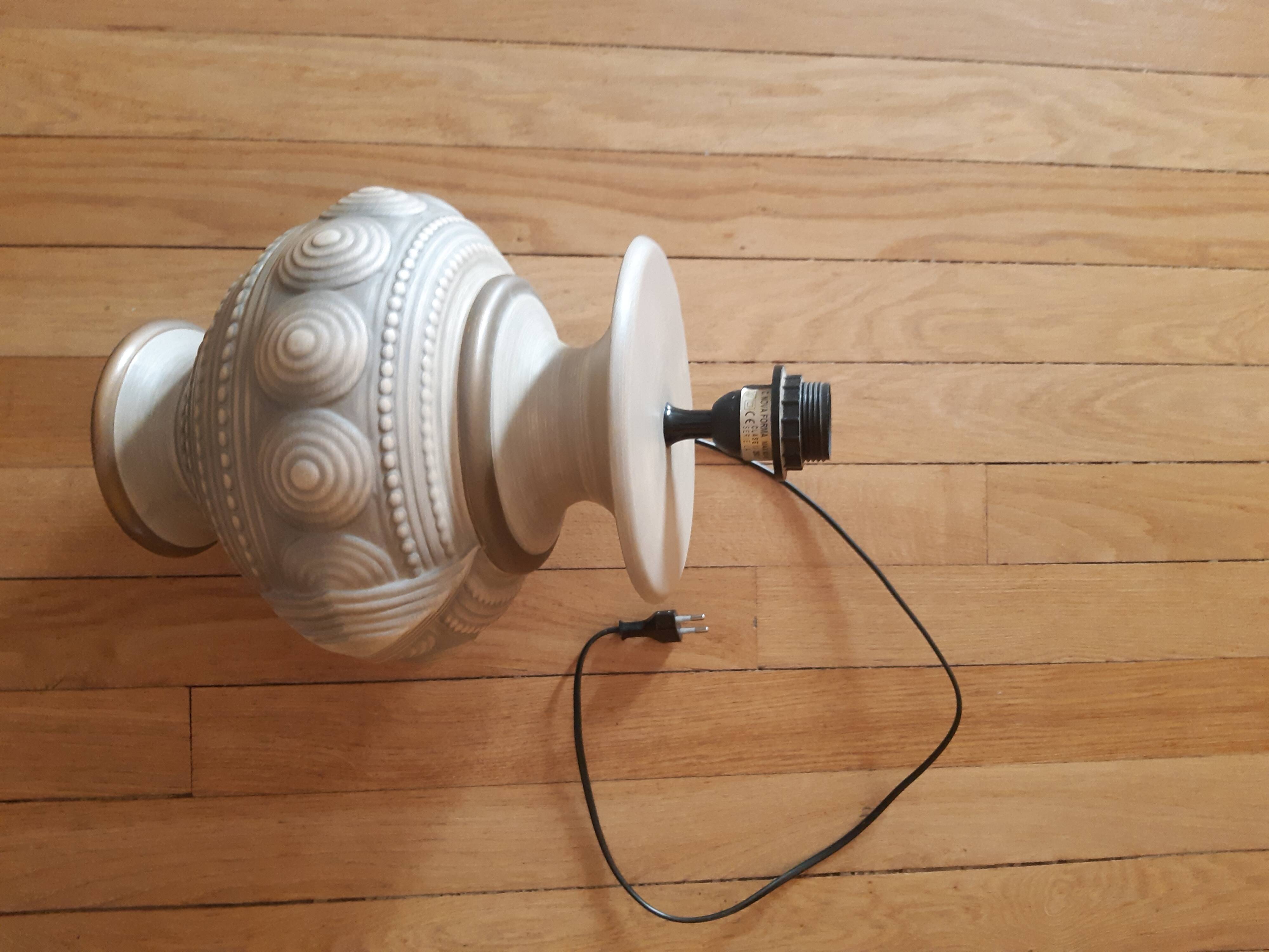 Lamp base