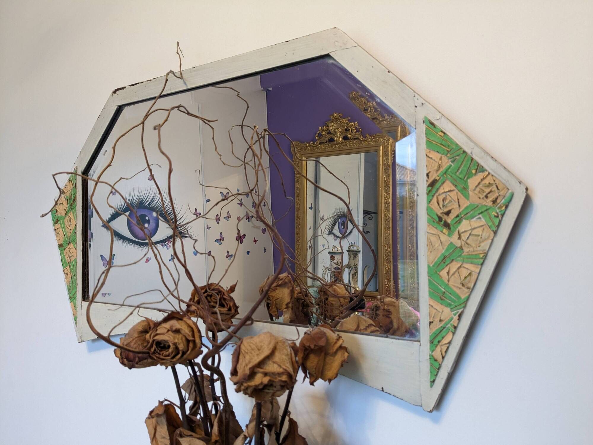 Vintage geometric mirror with floral decoration – painted patinated wood – 79 cm