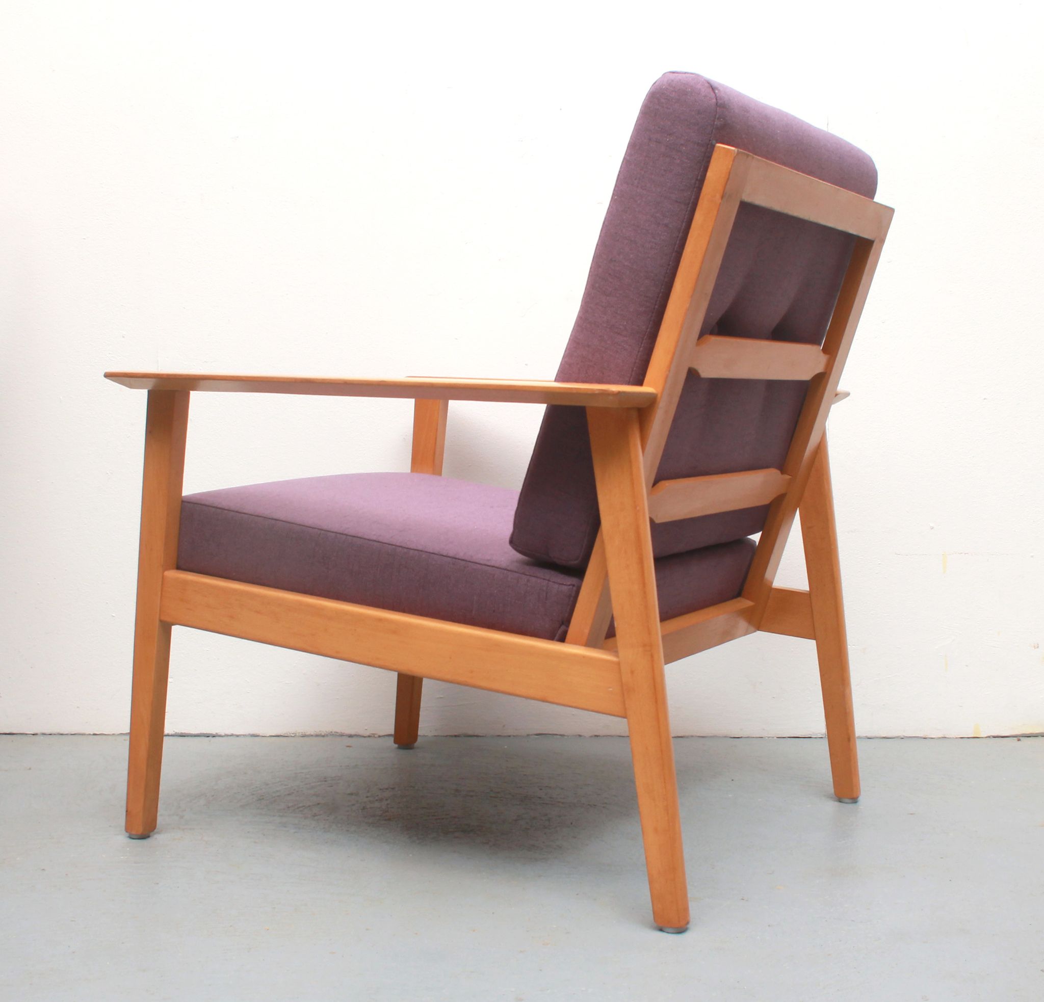 Fauteuil des années 1960 en violet