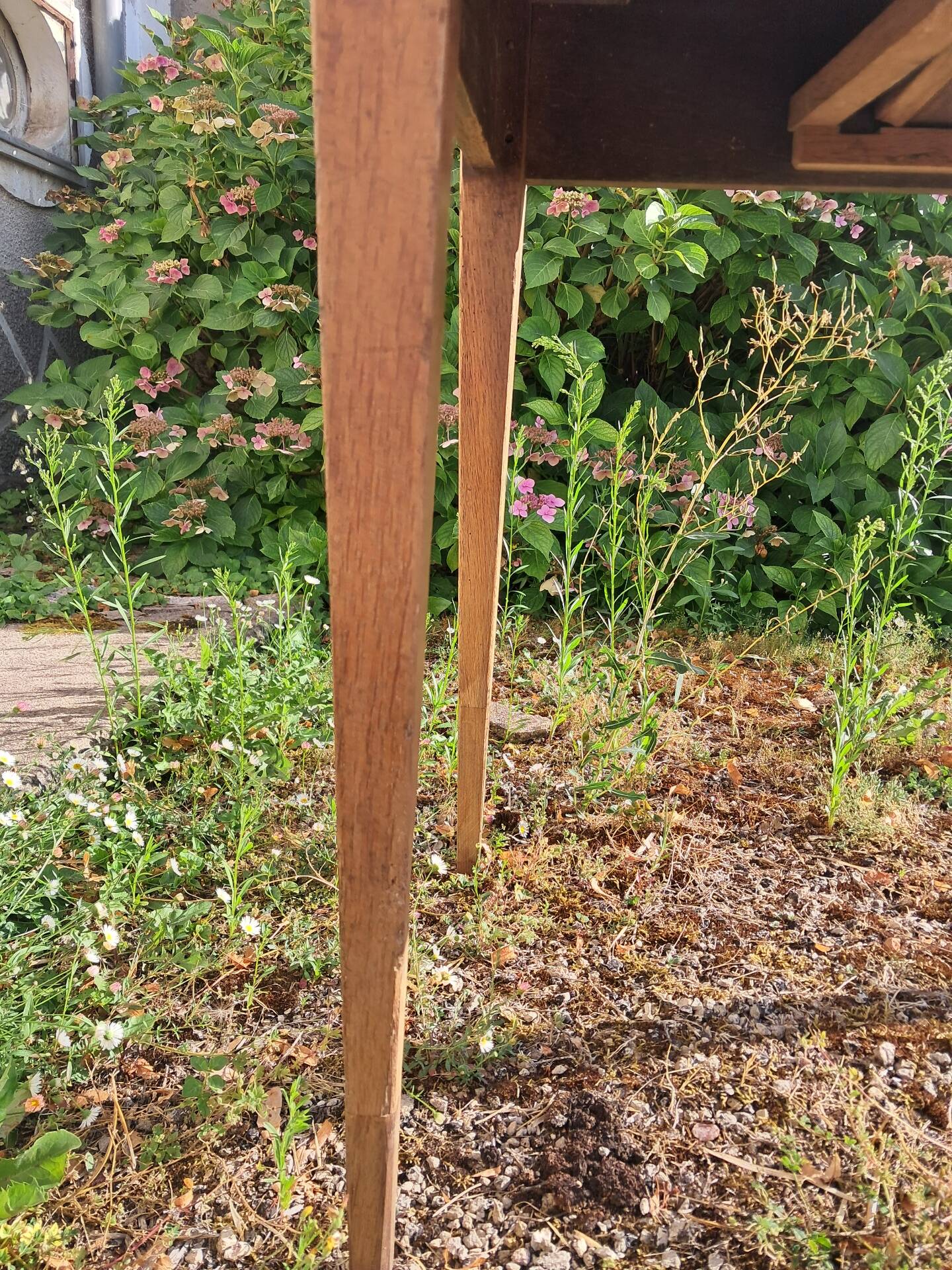 Small table in raw oak