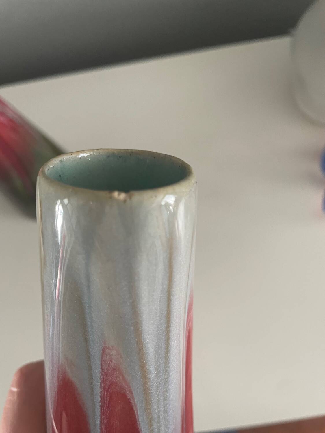 2 ceramic vases