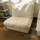 Deux fauteuils chauffeuses Cinna beige modèle Gao