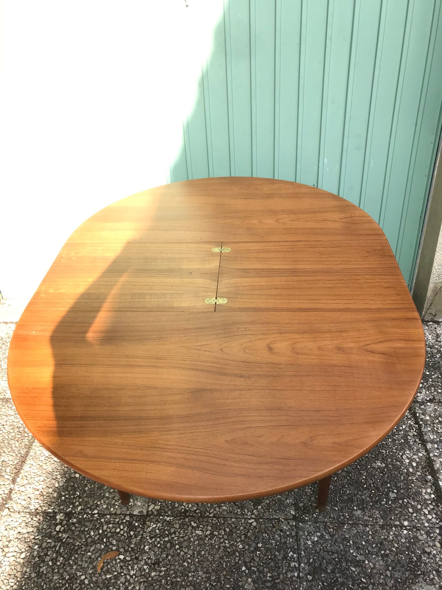 Ancienne table à manger scandinave en bois de teck et pieds compas avec rallonges vintage