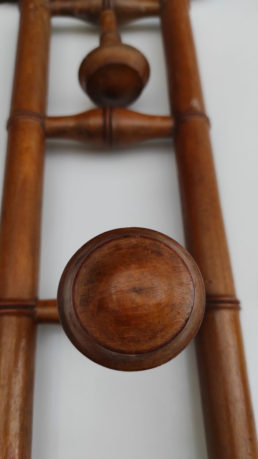 Retractable vintage hook