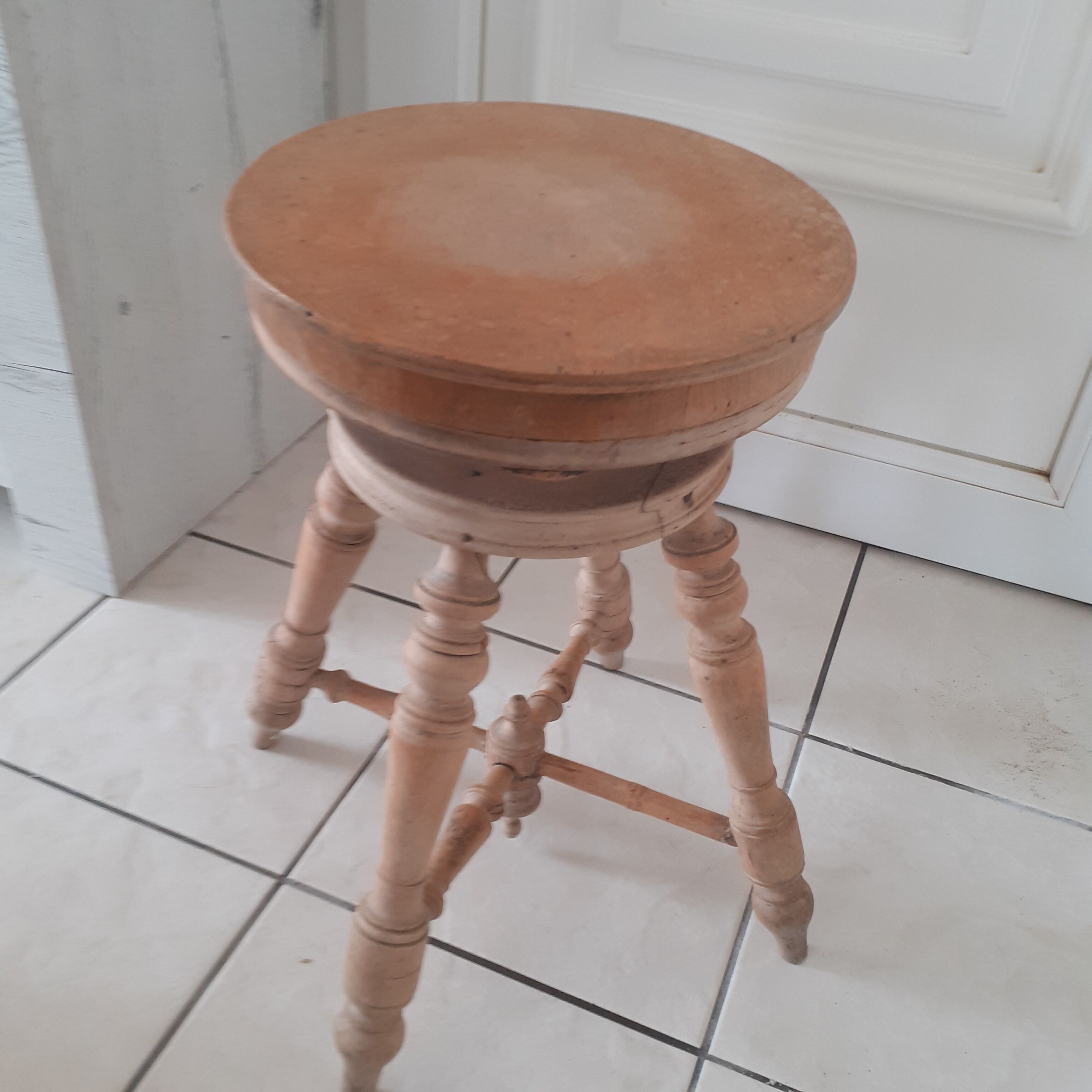 Piano stool
