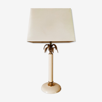 Lampe beige avec feuilles de palmier