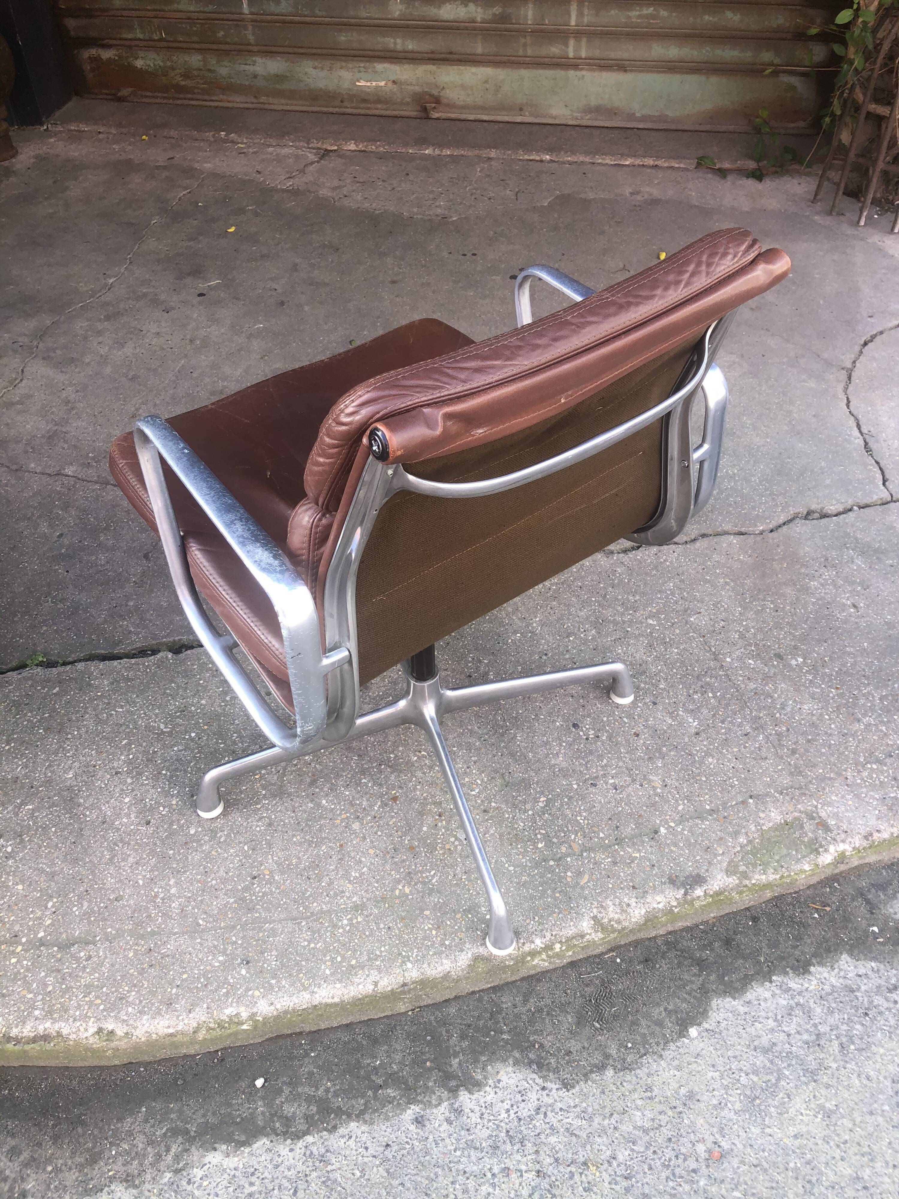 Herman Miller chair by Charles et Ray Eames