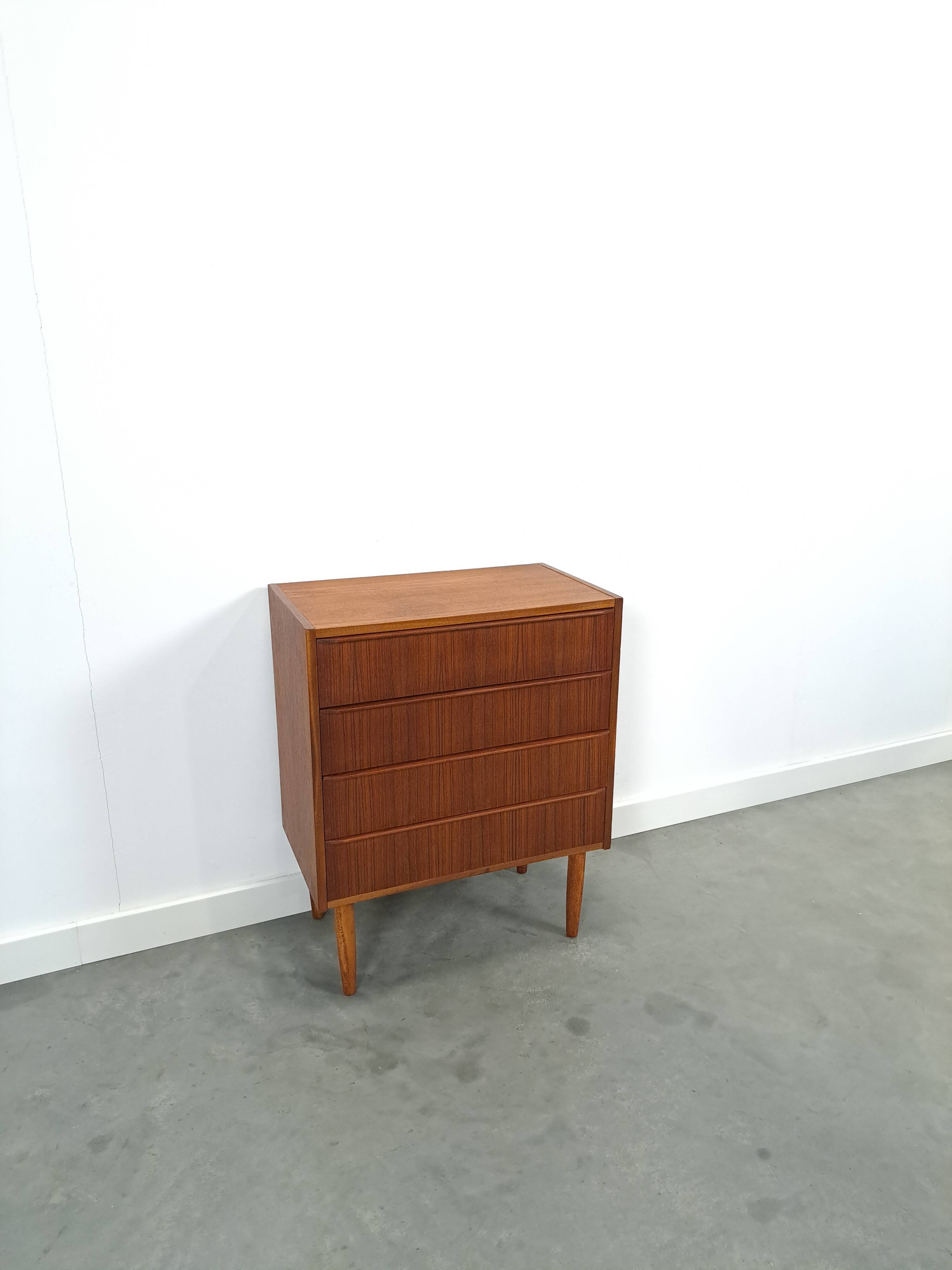 Danish teak chest of drawers with 4 drawers