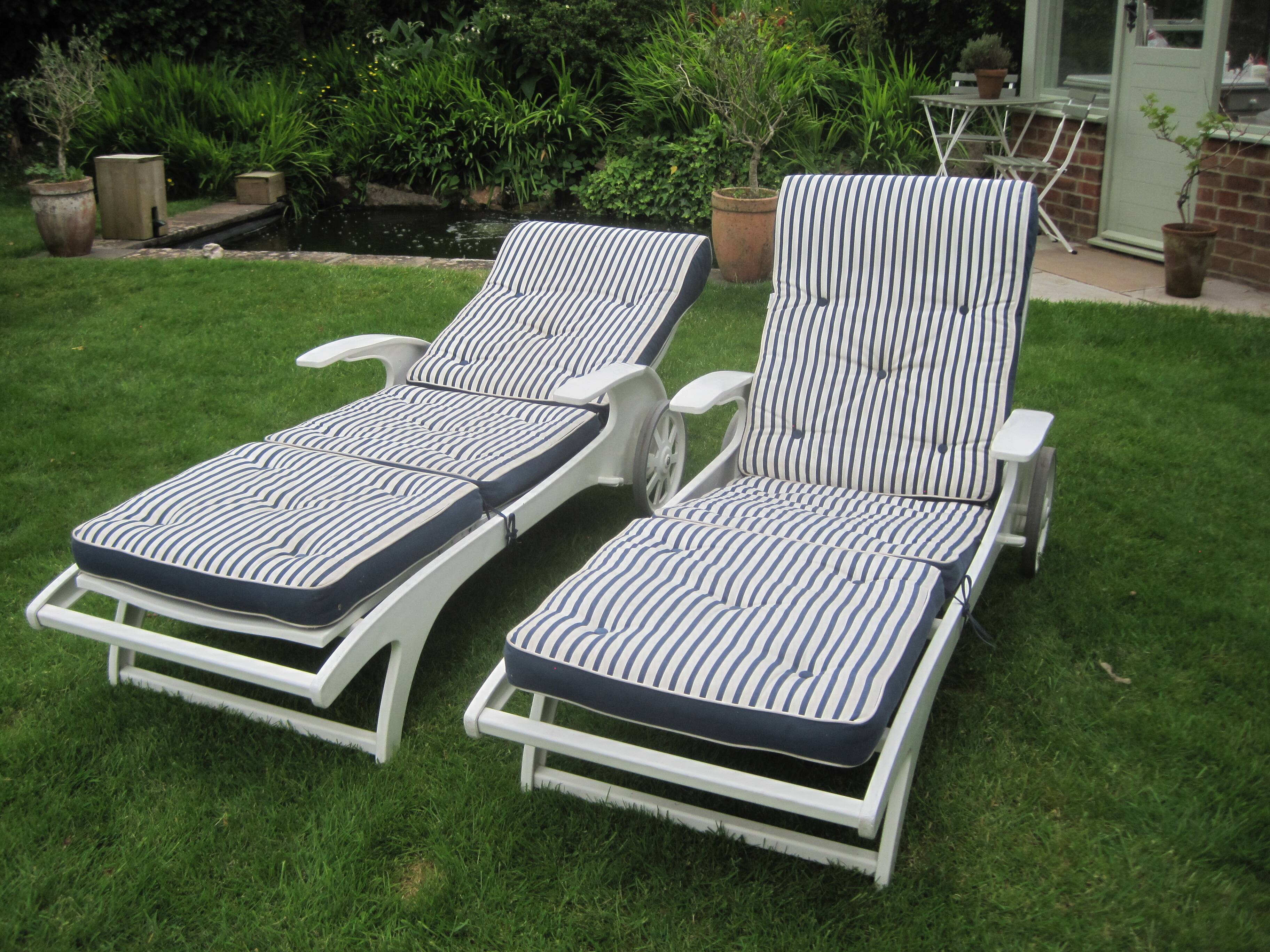 Paire de chaises longues d'extérieur Riviera par le fabricant français Triconfort Mid-Century