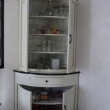 Corner cabinet