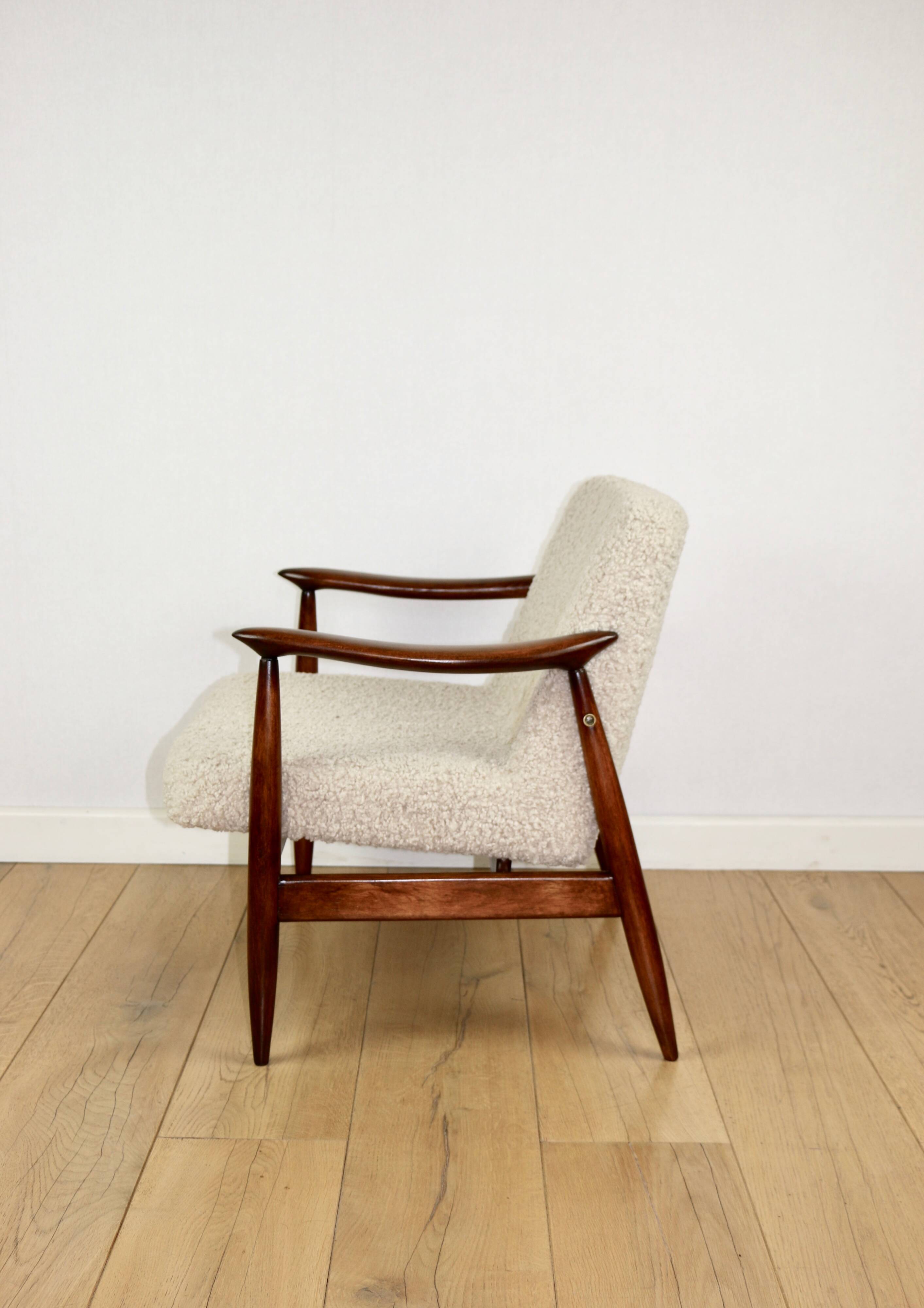 Vintage armchair GFM 300-202 design J.Kedziorek Loft 70s vintage beige boucle lamb - 2 pieces available
