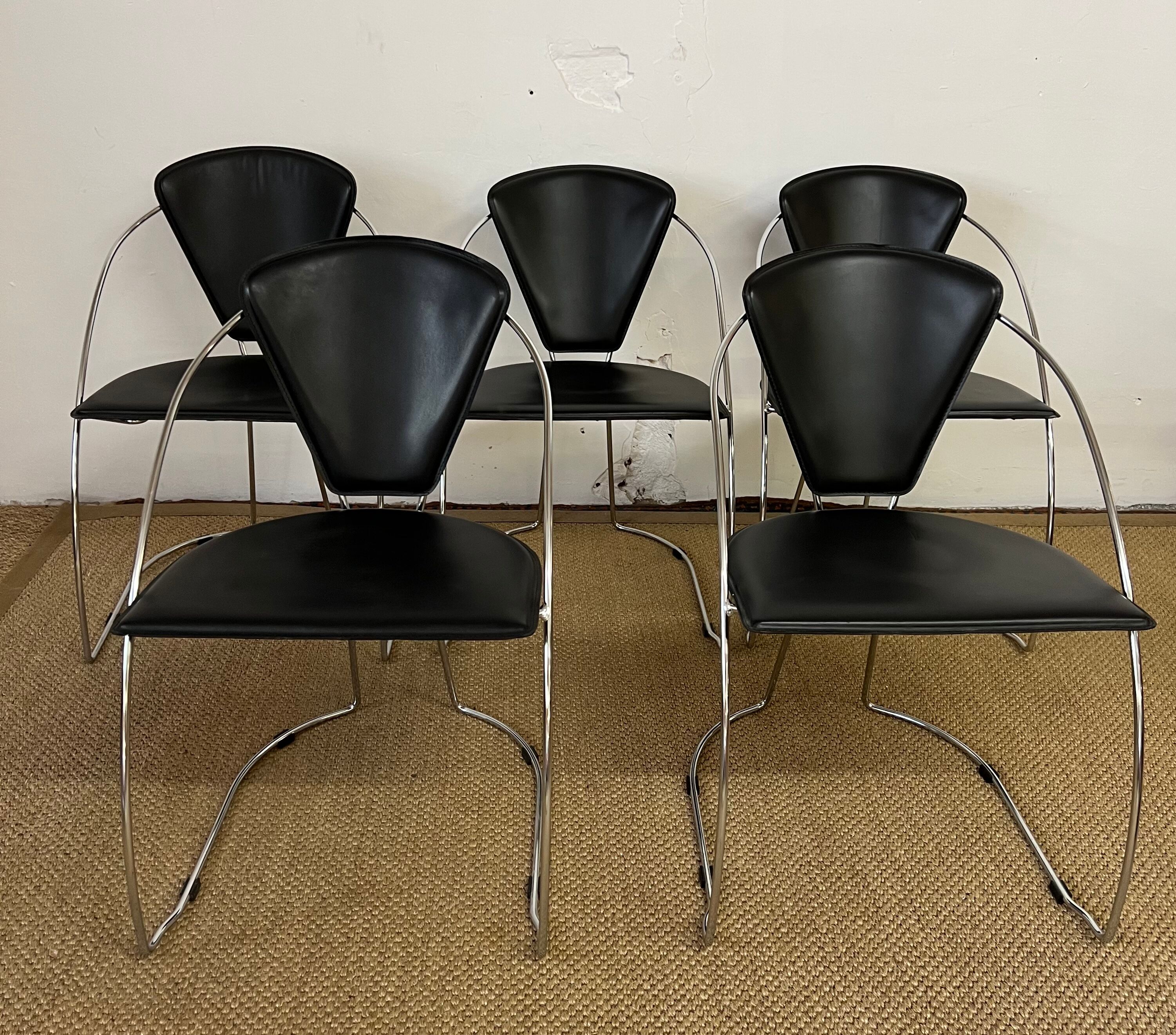 Lot 5 chairs black leather thread