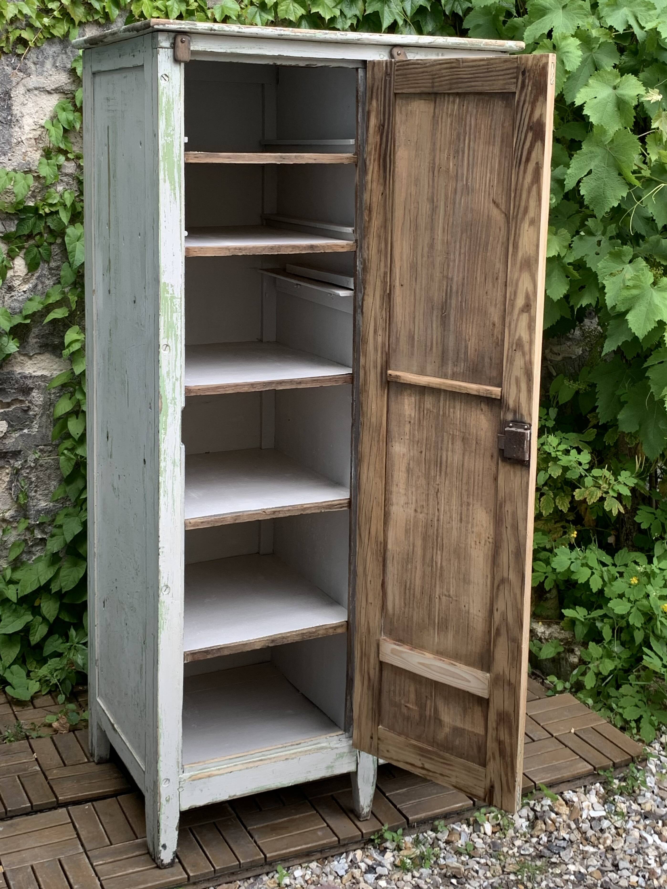 Parisian workshop cabinet 1940