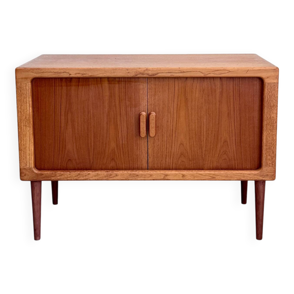 Vintage midcentury teak dressoir