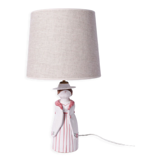 Lampe en céramique anthropomorphe représentant une agricultrice. Portugal, années 1950