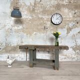 Carpenter's workbench in solid beech wood.