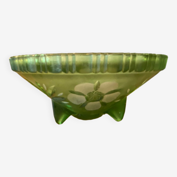 Coupe tripode en cristal vert taillé art deco