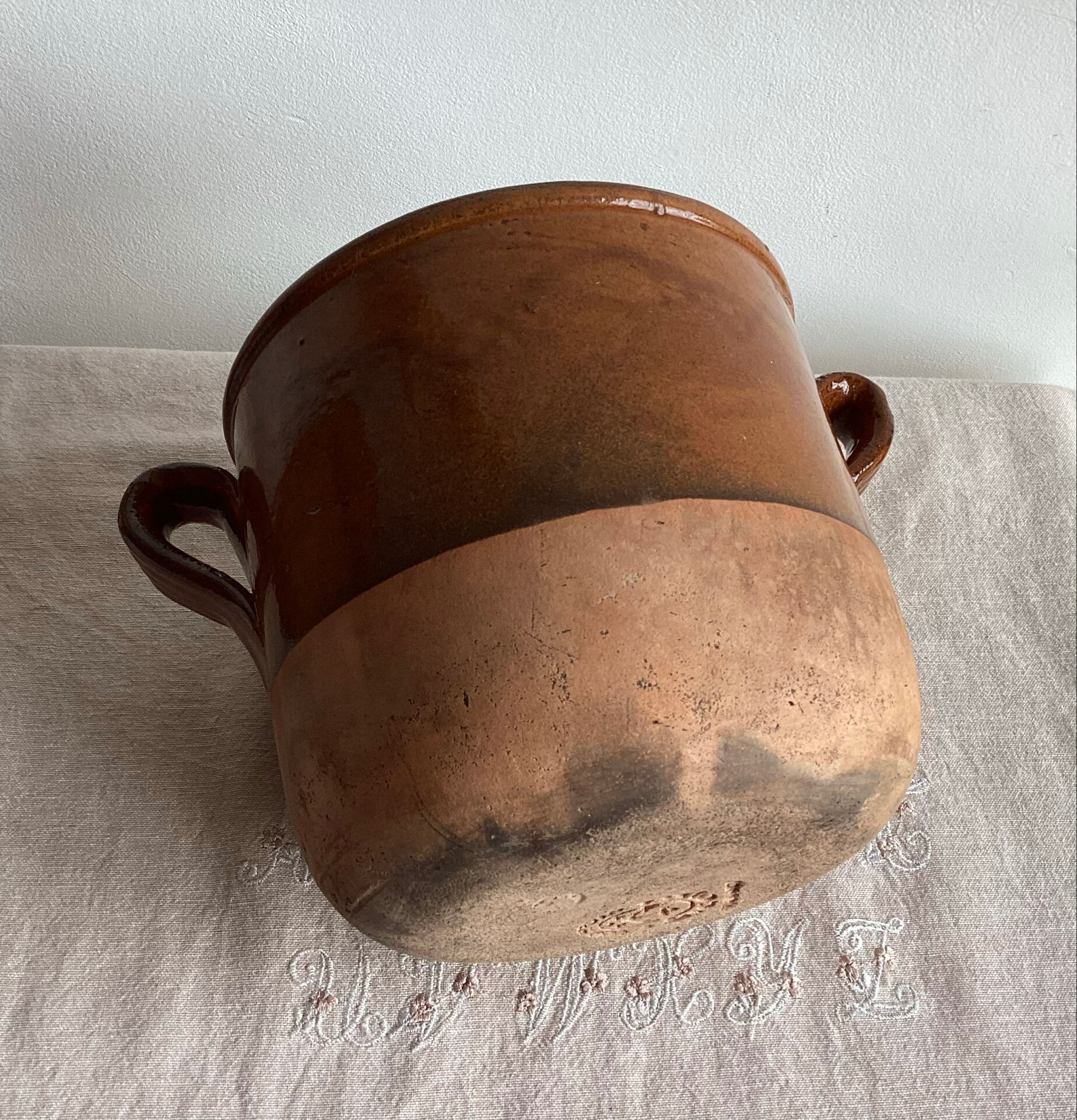 Old semi-glazed terracotta pot digoin