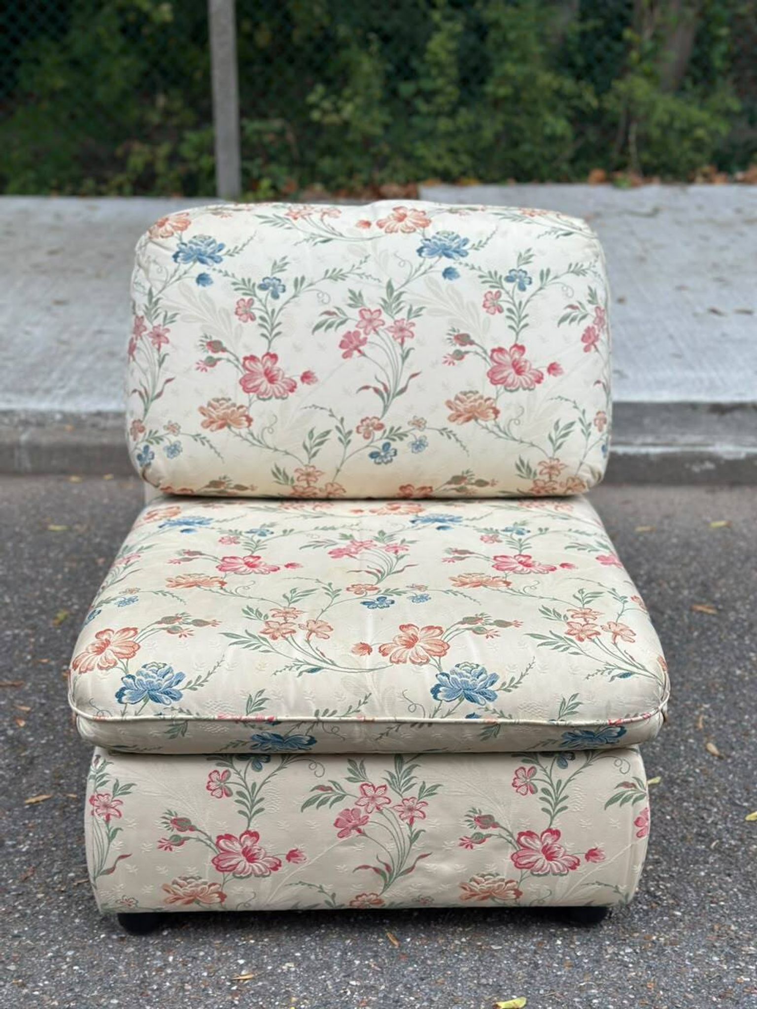 2 modular vintage bench armchairs with floral pattern – Cottage Style