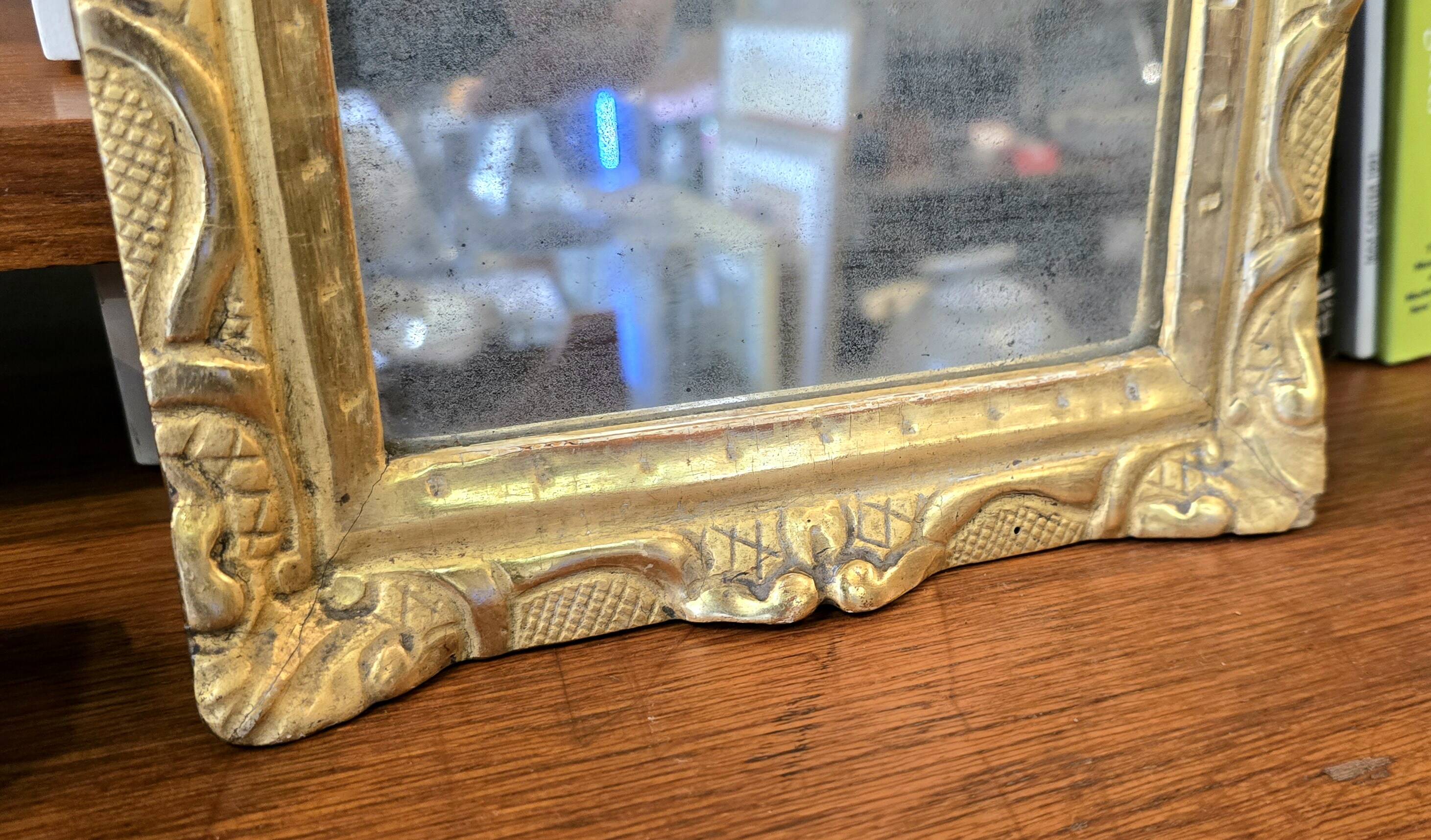 Small Louis XIV mirror in gilded carved wood from the early 18th century.