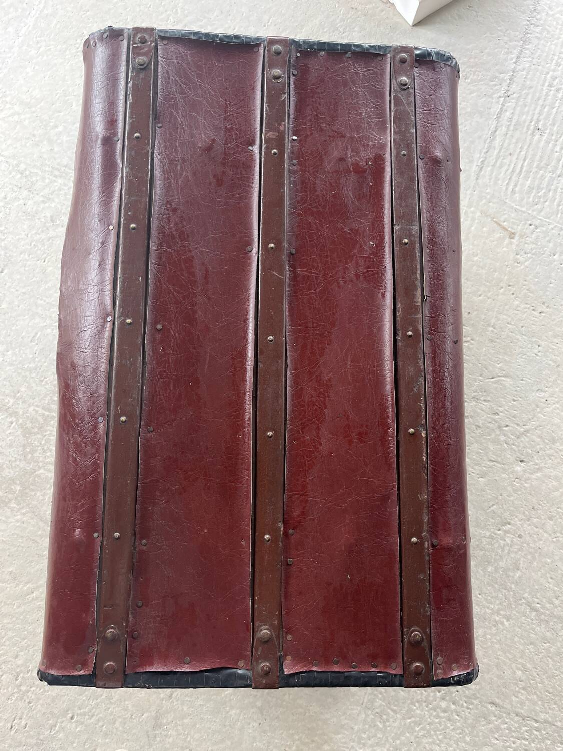 Large vintage “au bon marché Paris” trunk from the 1900s