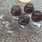 6 cognac glasses, in colored glass, 4 purple and two vintage beige