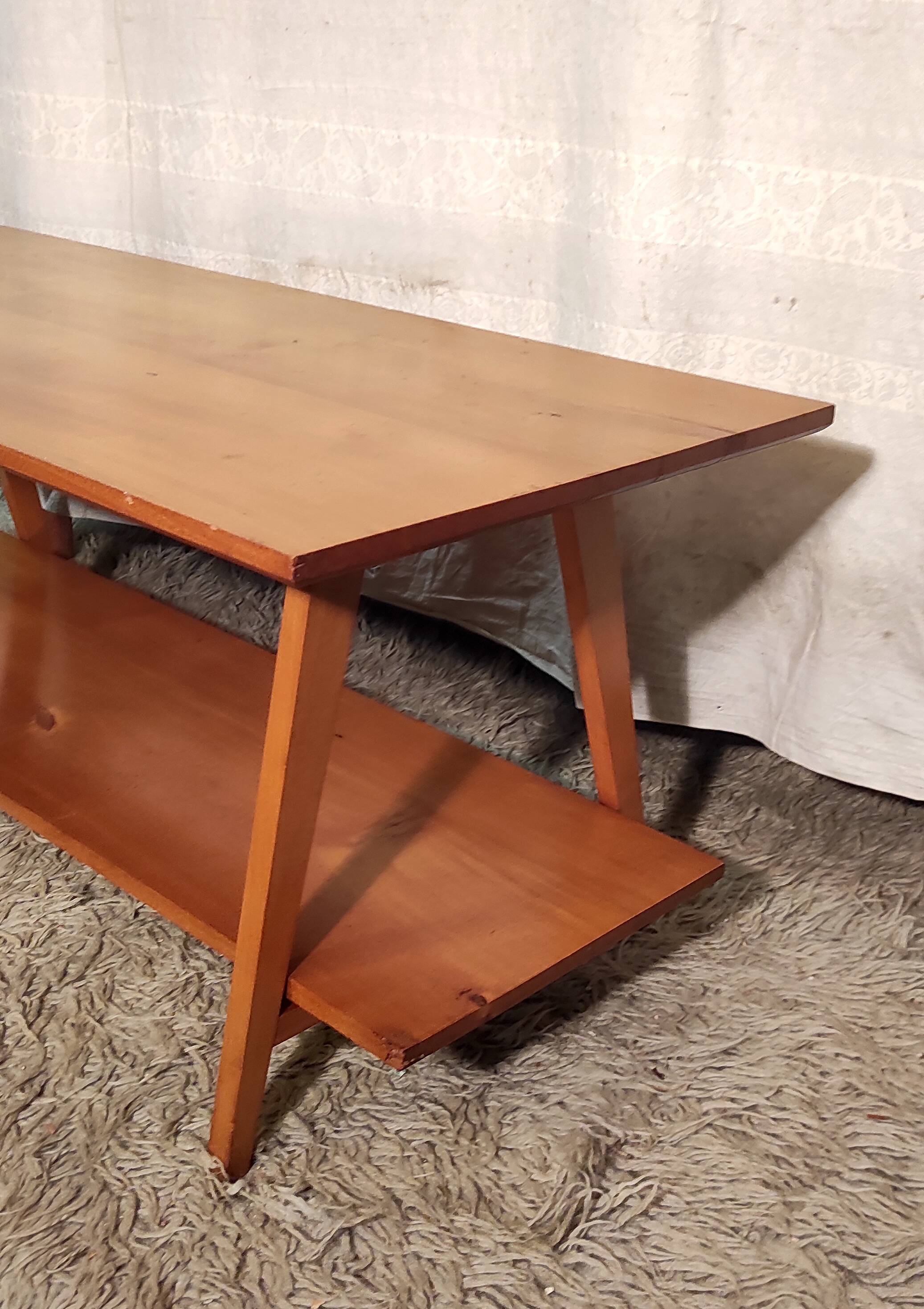 Solid wood coffee table with tapered legs - mid 20th century.
