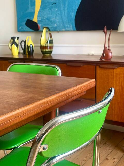 Série de 8 chaises Souvignet en chrome et skaï vert
