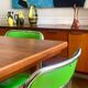 Série de 8 chaises Souvignet en chrome et skaï vert