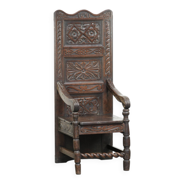 Chaise en chêne wainscot anglais du XVIIIe siècle unique avec une incroyable sculpture sur bois.