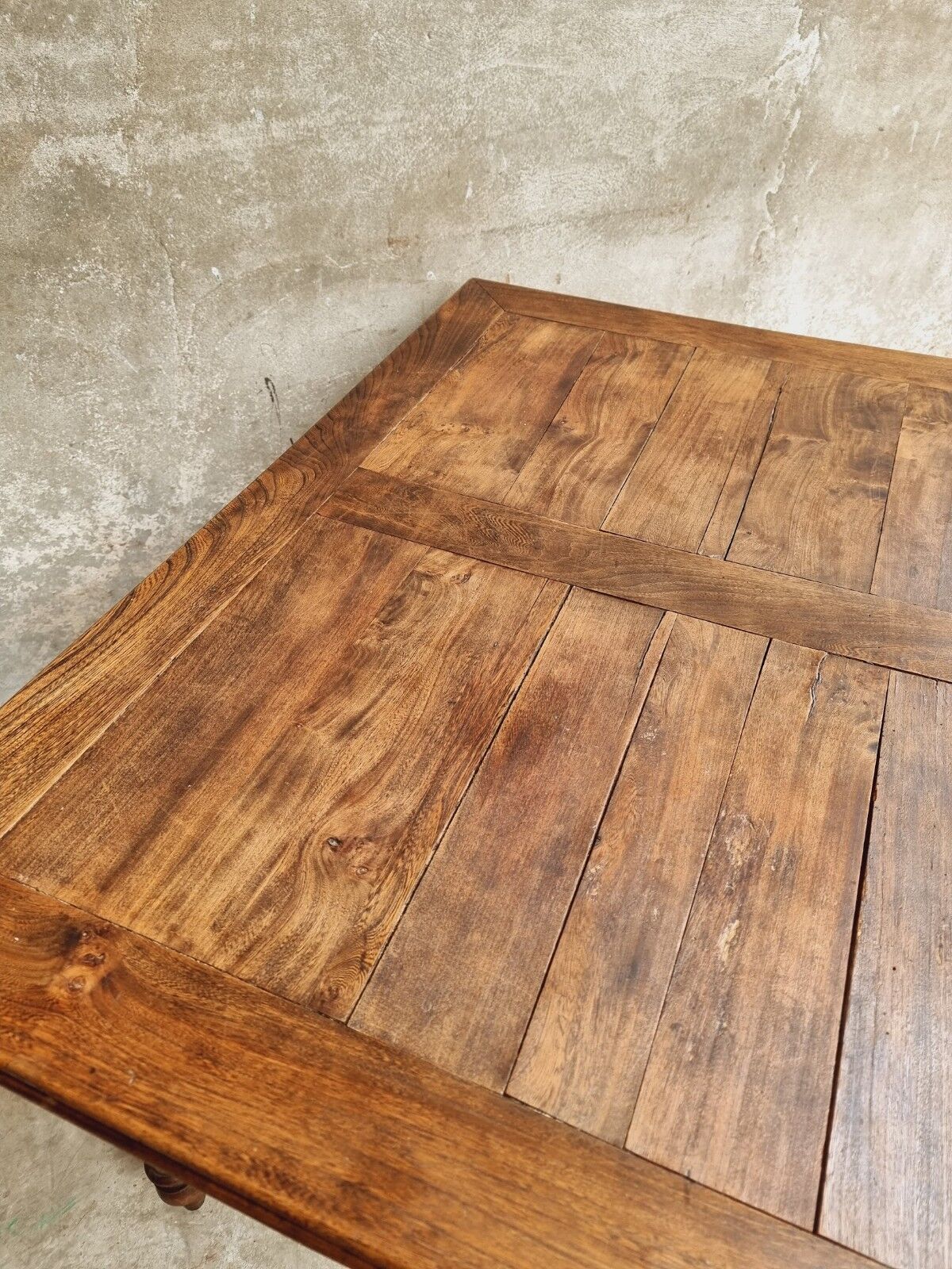 Extendable dining table elm wood