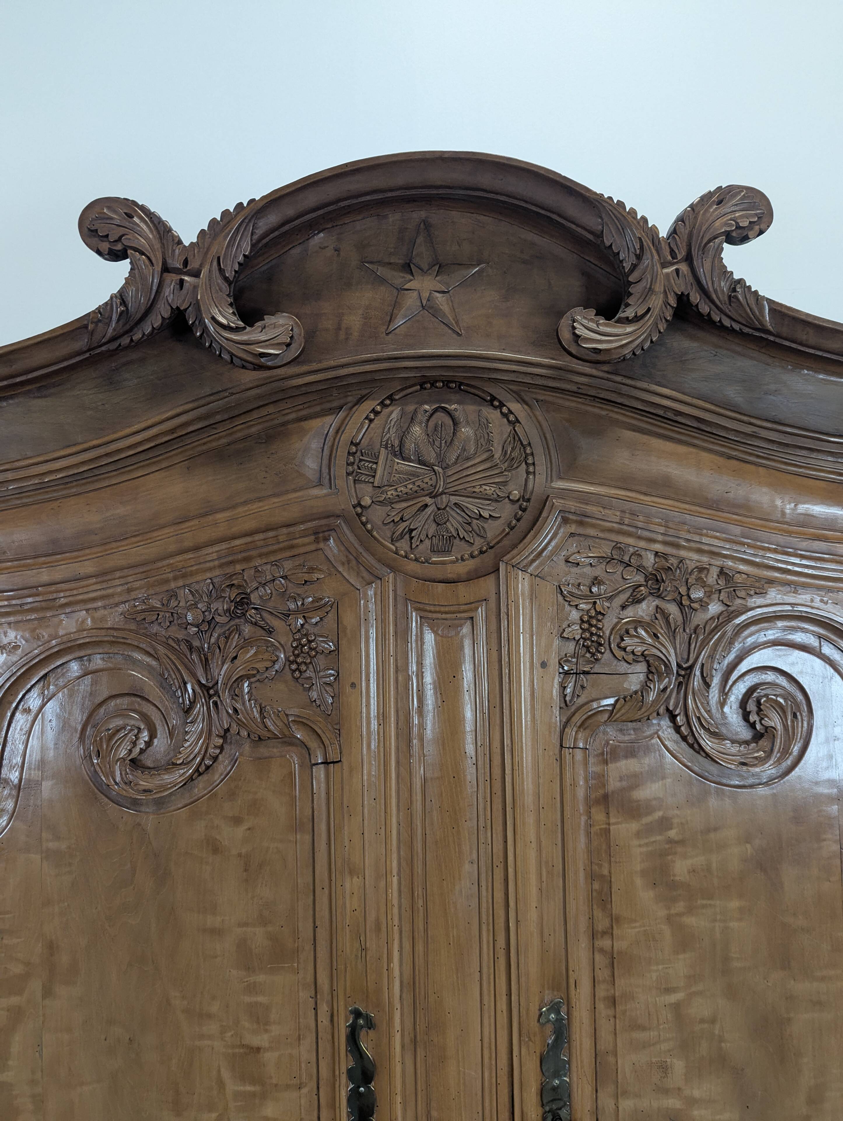 Cauchois sideboard in apple wood with hollow carvings