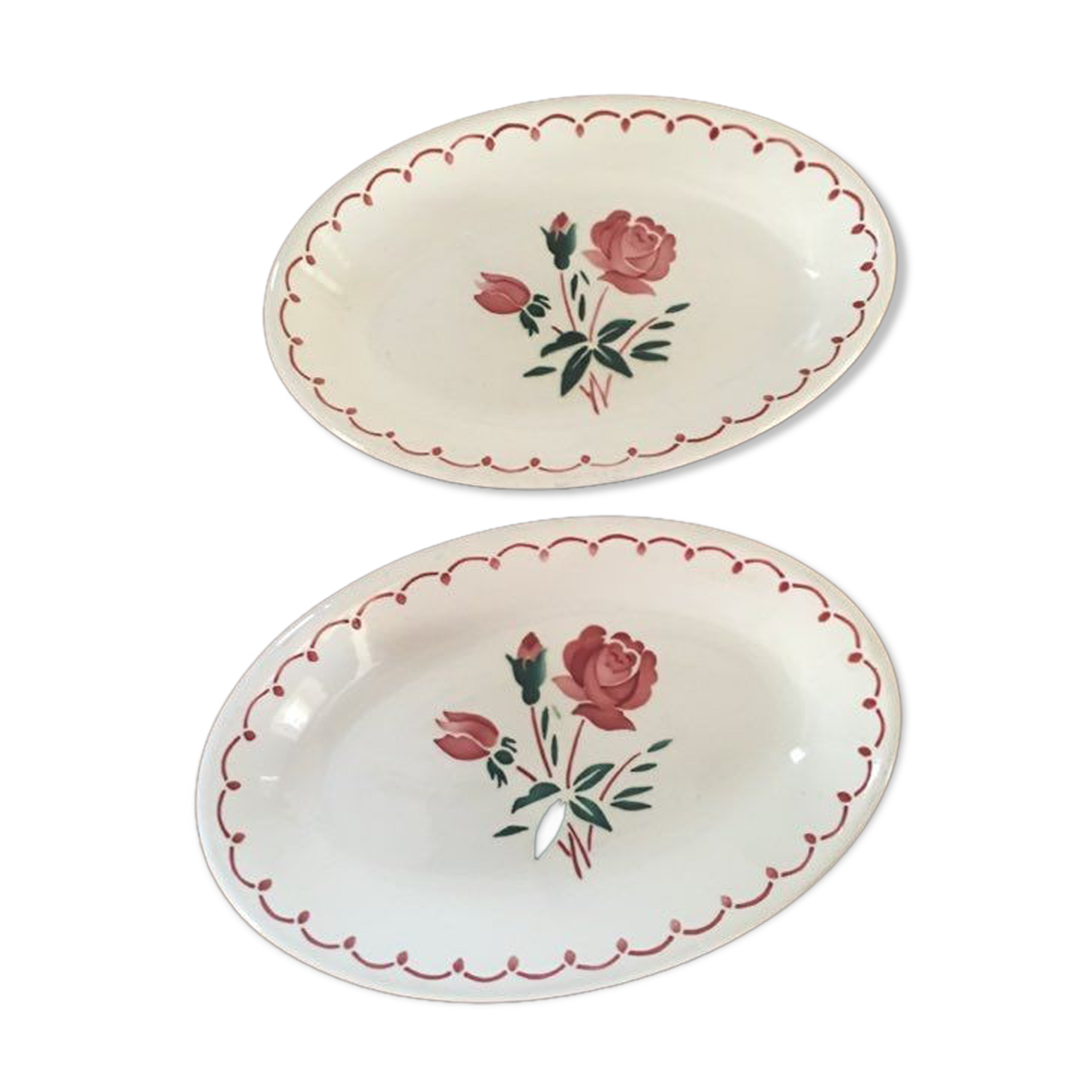 Two ceramic ravines decorated with roses