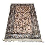 Tapis persan noué à la main vintage, années 1970.