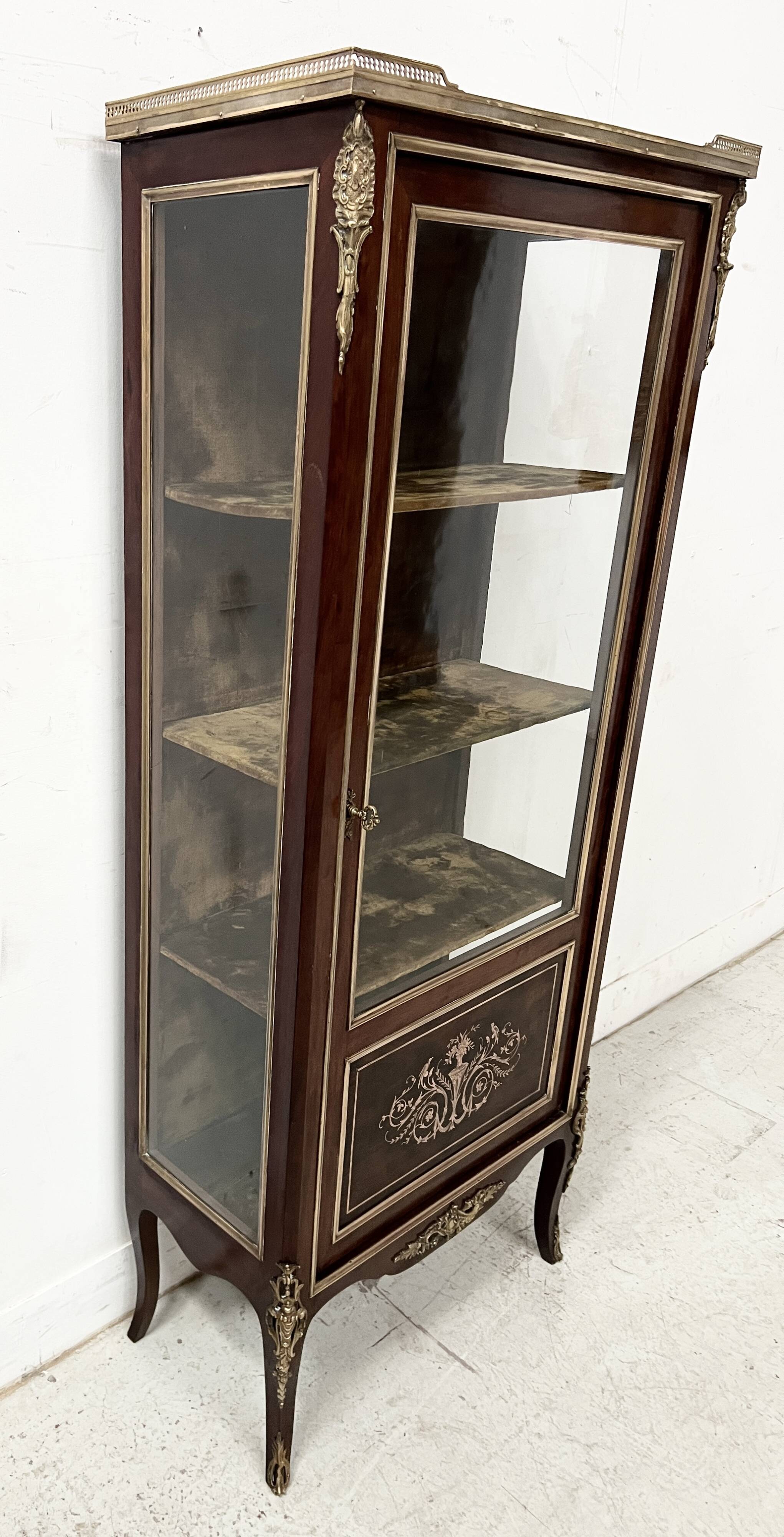 Louis XV style display cabinet in mahogany and bronze, 19th century.