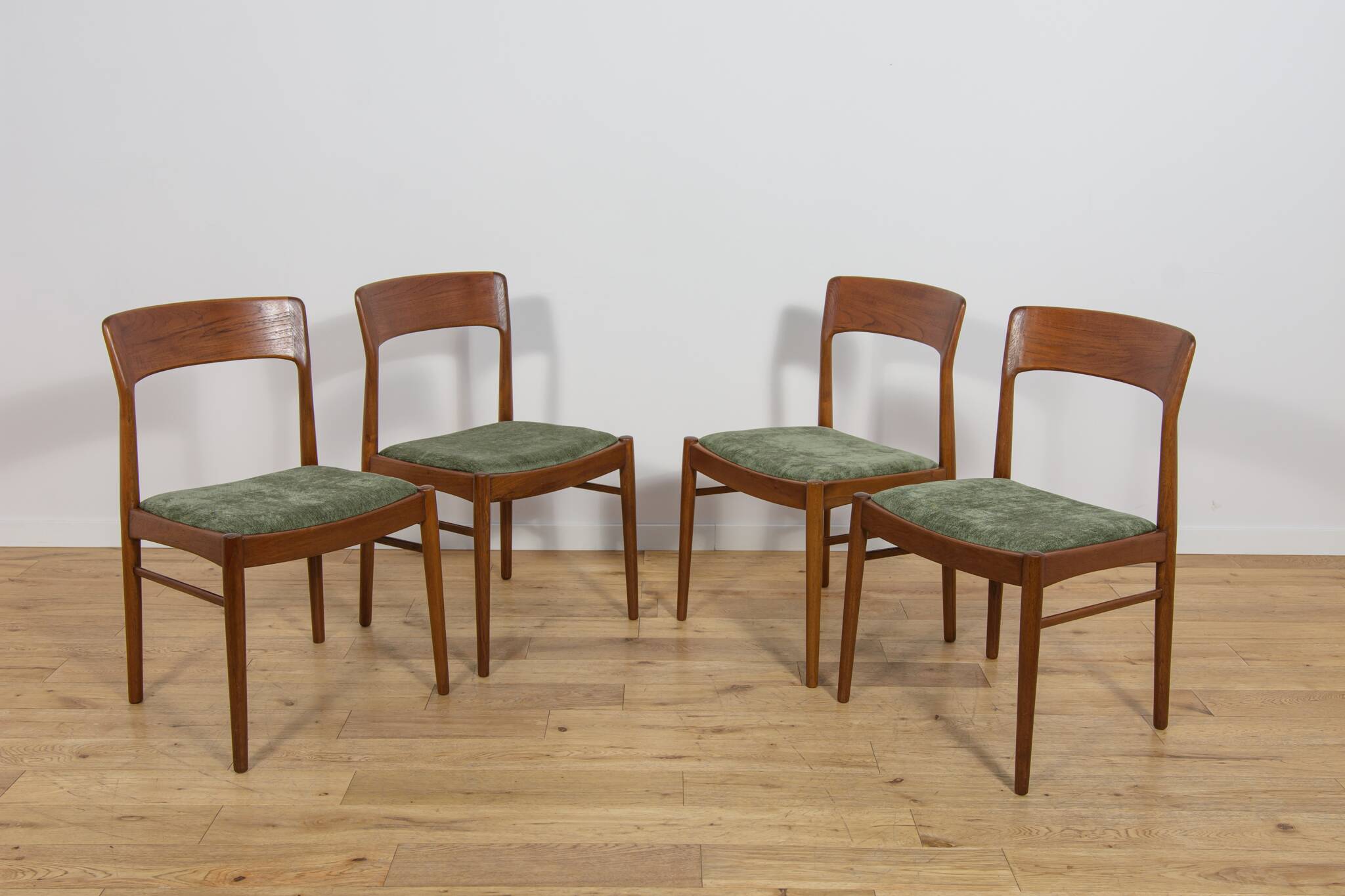 Mid-Century Teak Model 26 Dining Chairs by Henry Kjærnulf for Korup Stolefabrik, Denmark, 1960s, Set of 4